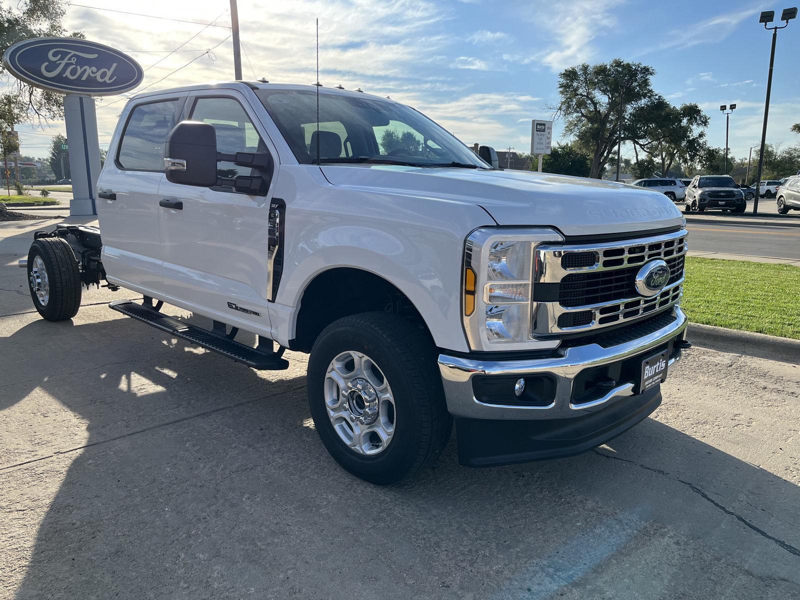 2026 Ford F-350 XLT photo 3