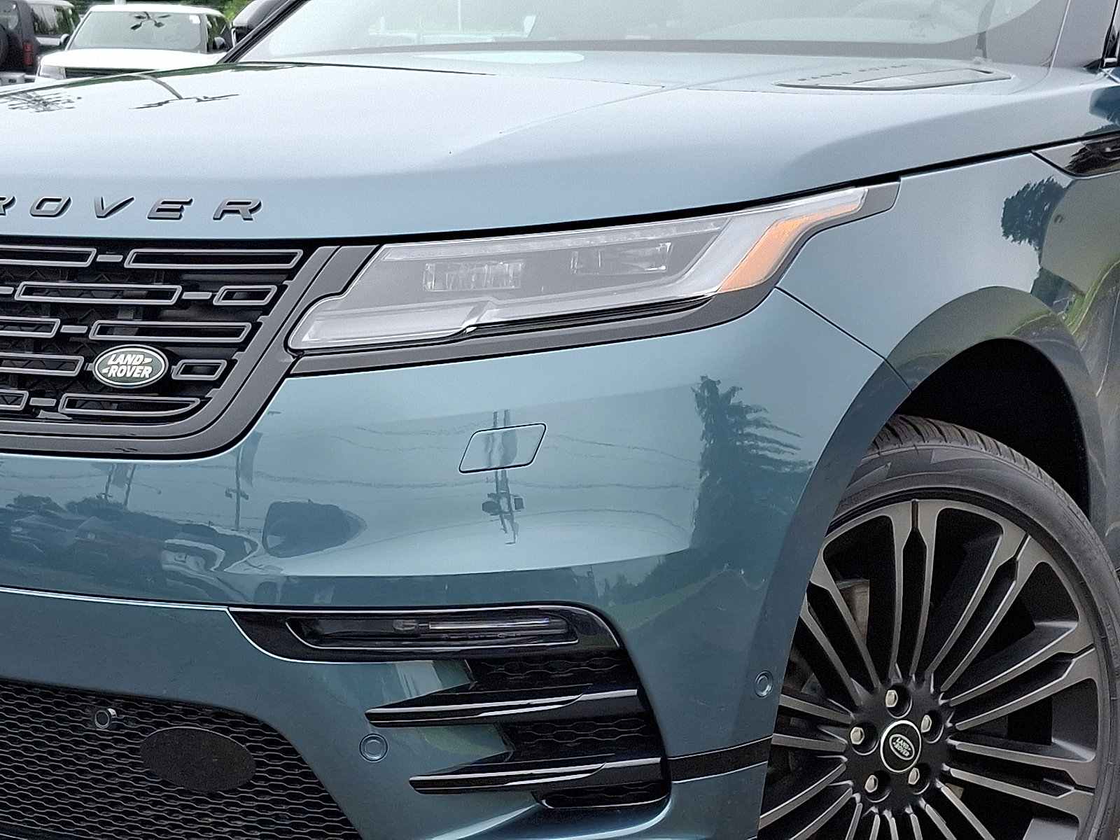 2026 Land Rover Range Rover Velar SE photo 9