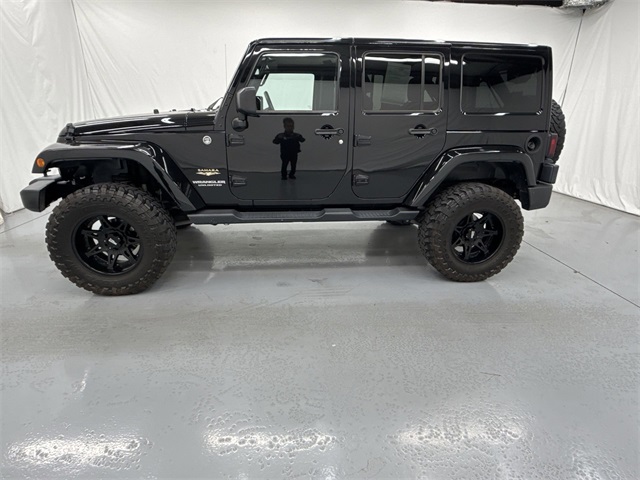2015 Jeep Wrangler Unlimited Sahara photo 2