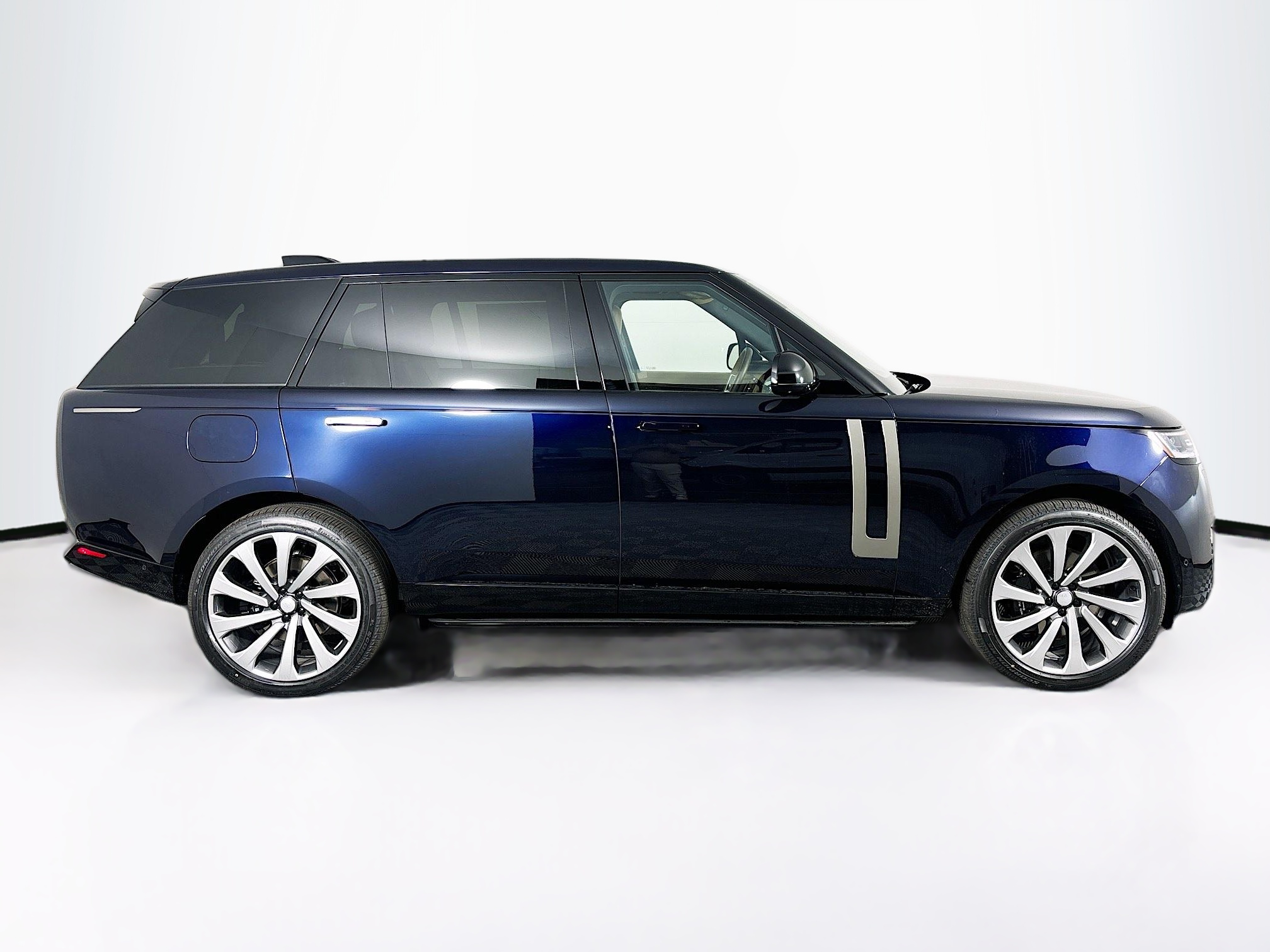 2025 Land Rover Range Rover SE photo 4