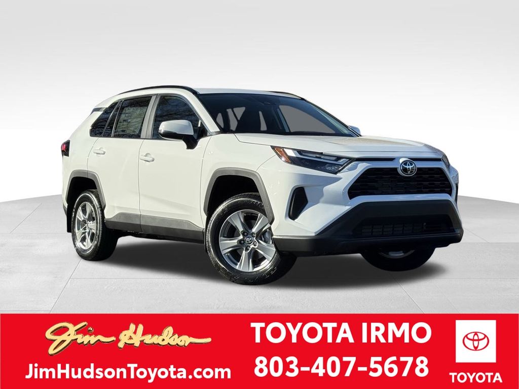 2025 Toyota RAV4 XLE's photo