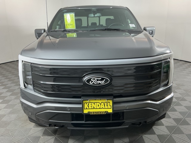 2025 Ford F-150 Lightning Platinum photo 2