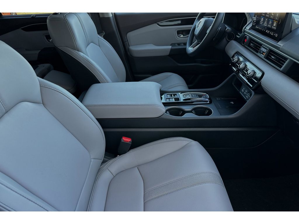2025 Honda Pilot Touring photo 13
