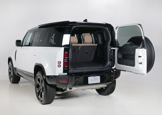 2025 Land Rover Defender 110 X-Dynamic SE photo 20