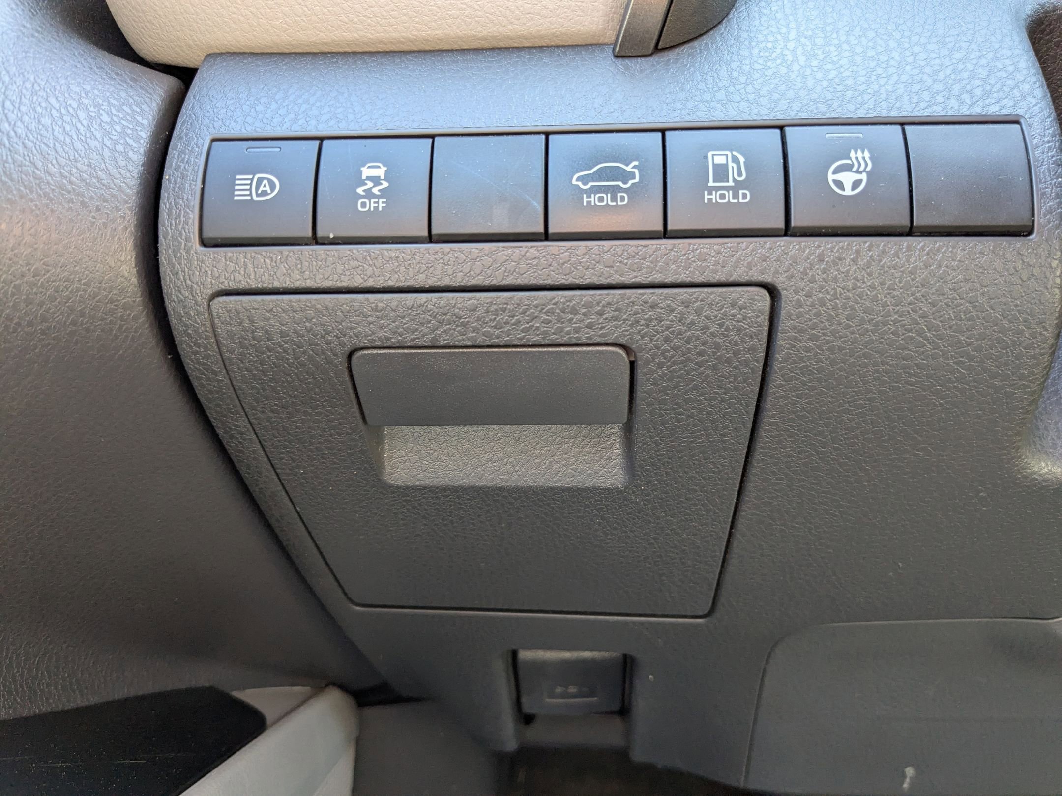 2020 Toyota Camry SE photo 16