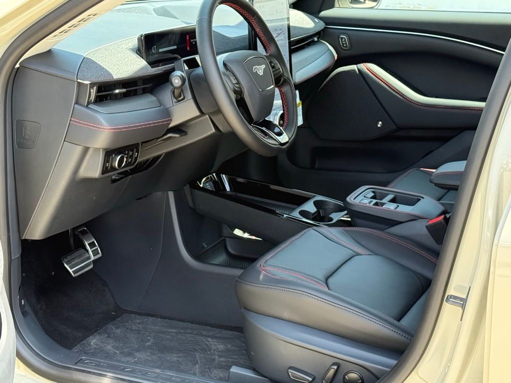 2025 Ford Mustang Mach-E Premium photo 6