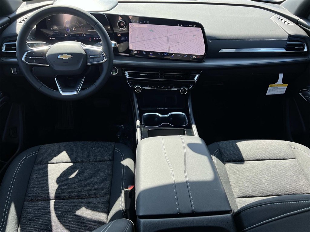 2026 Chevrolet Traverse photo 2