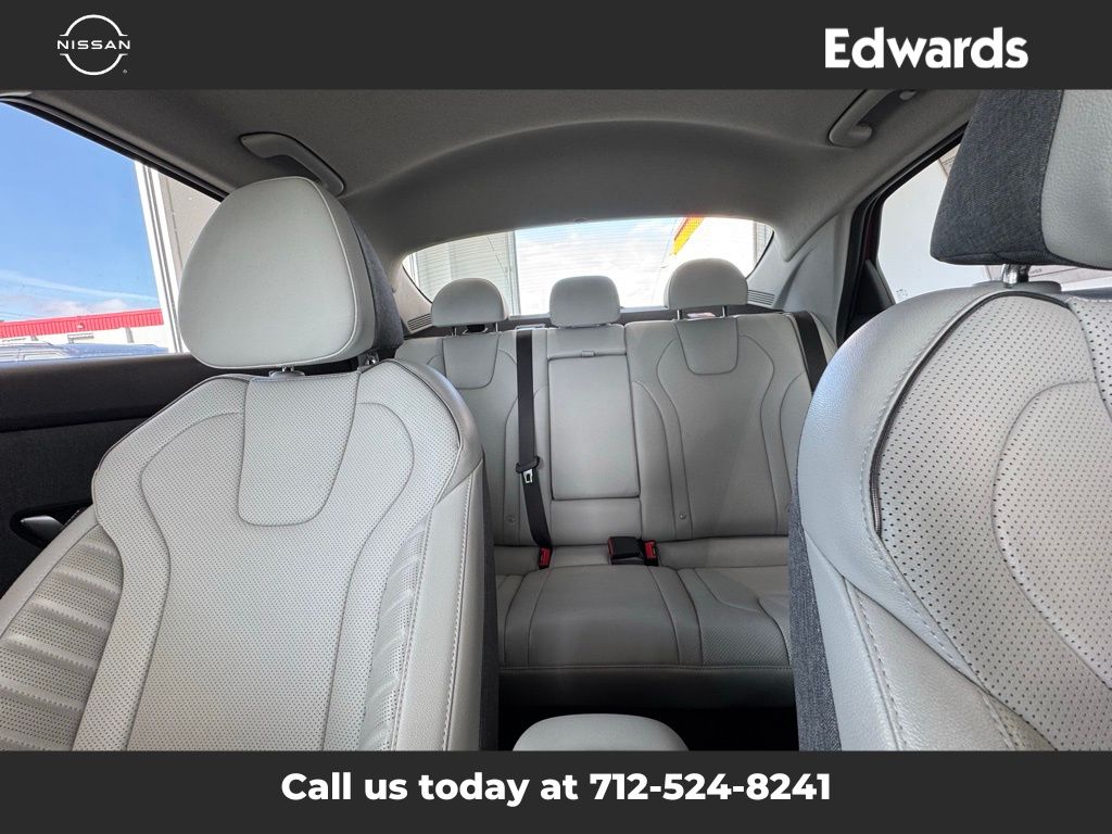 2024 Hyundai Elantra Limited photo 32
