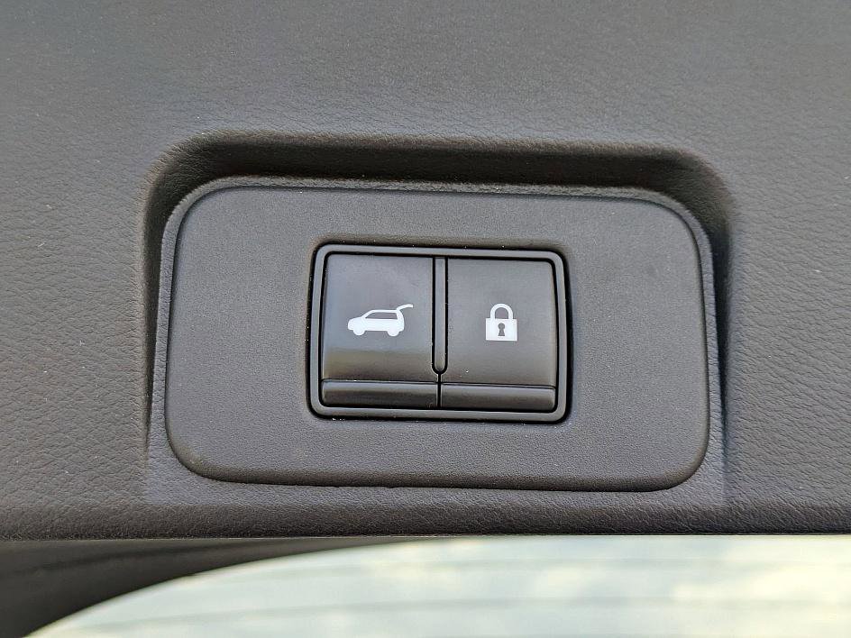 2021 Nissan Rogue SV photo 31