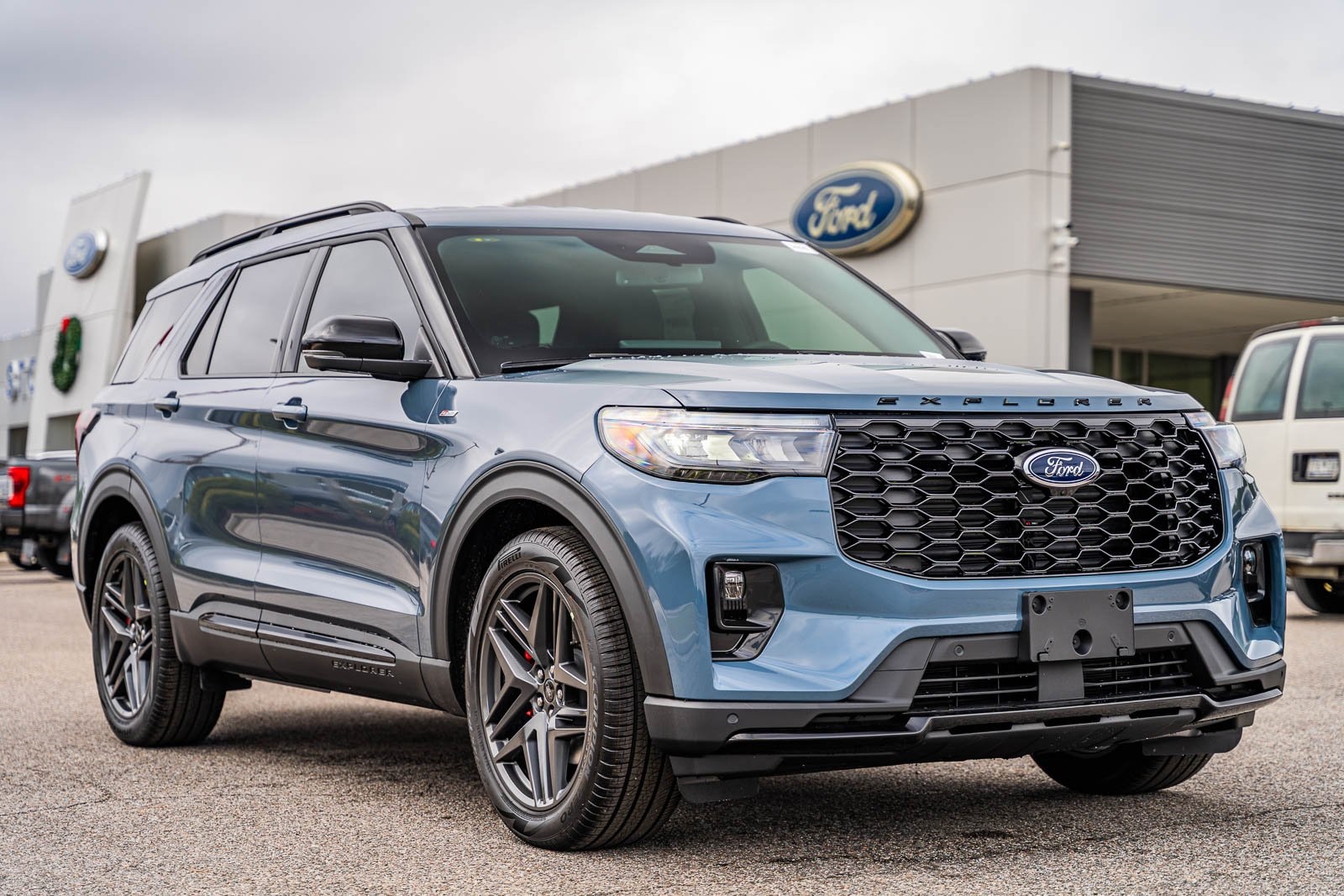 2026 Ford Explorer ST-LINE's photo