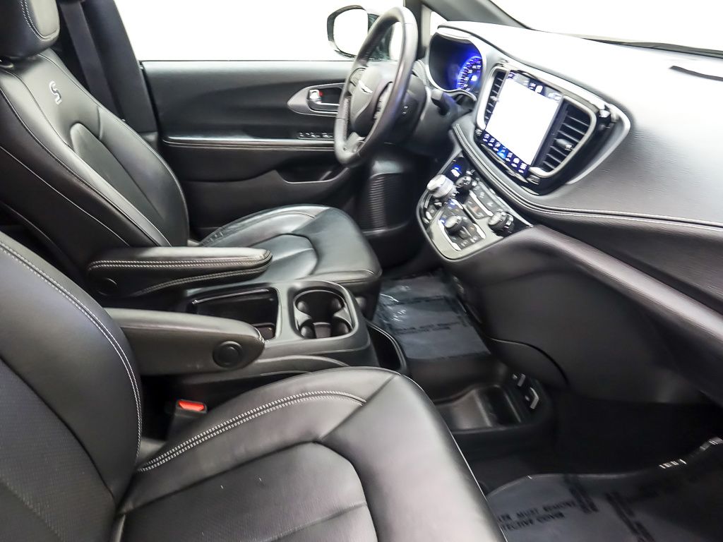 2021 Chrysler Pacifica Touring L photo 24