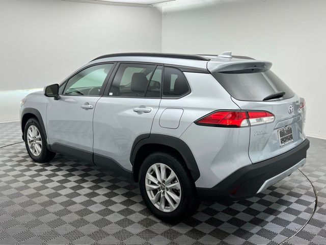 2024 Toyota Corolla Cross LE photo 3