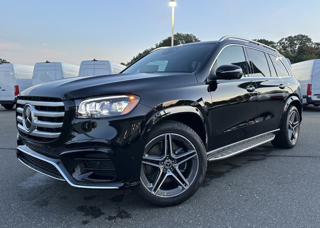 2026 Mercedes Benz GLS 450 4MATIC photo 3