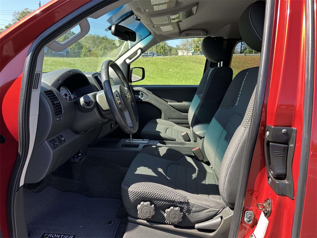 2016 Nissan Frontier Desert Runner King Cab photo 12