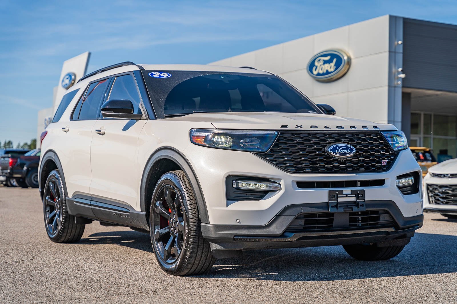 2024 Ford Explorer ST's photo
