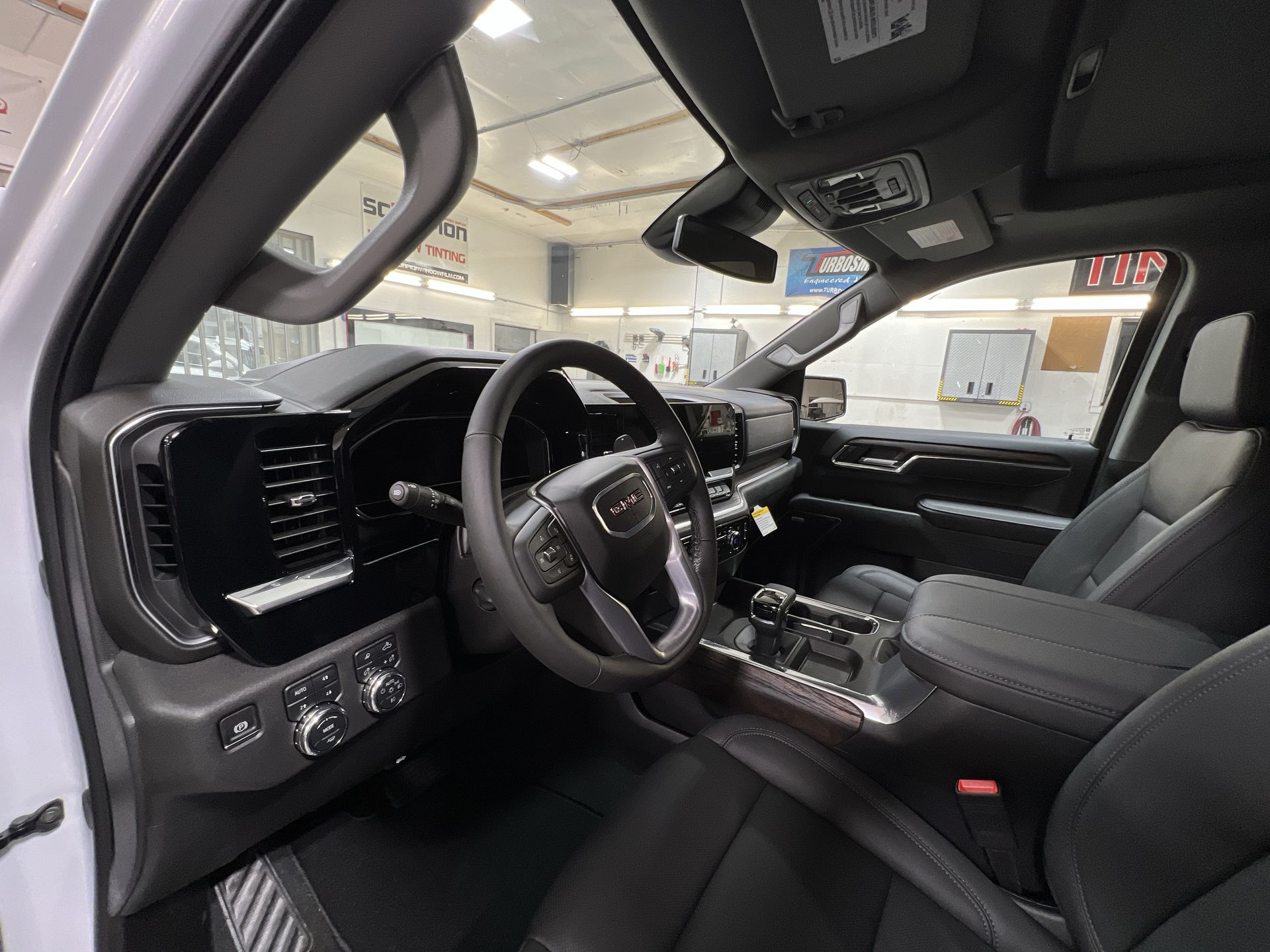 New 2025 White Frost Tricoat GMC SLT image 69