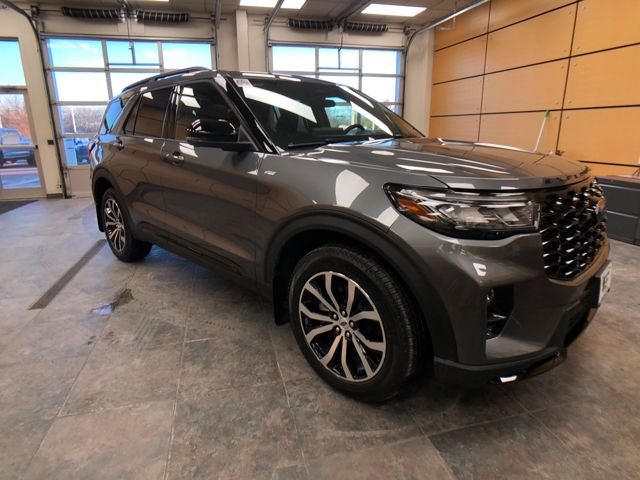 2026 Ford Explorer ST-LINE's photo