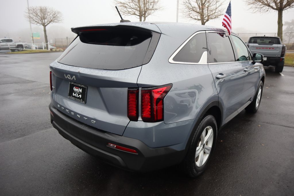 2022 Kia Sorento LX photo 4