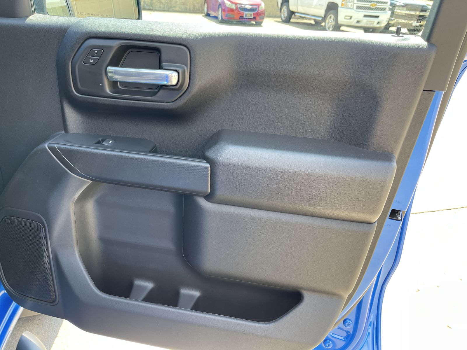 2025 Chevrolet Silverado 1500 Custom photo 8