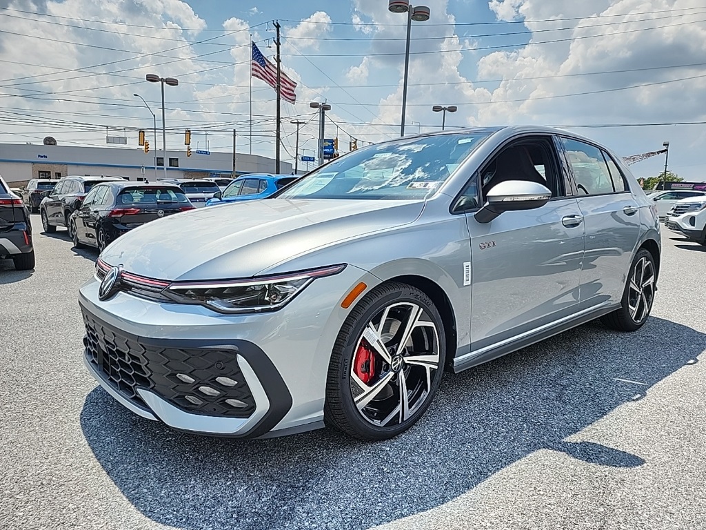 2025 Volkswagen Golf GTI SE's photo