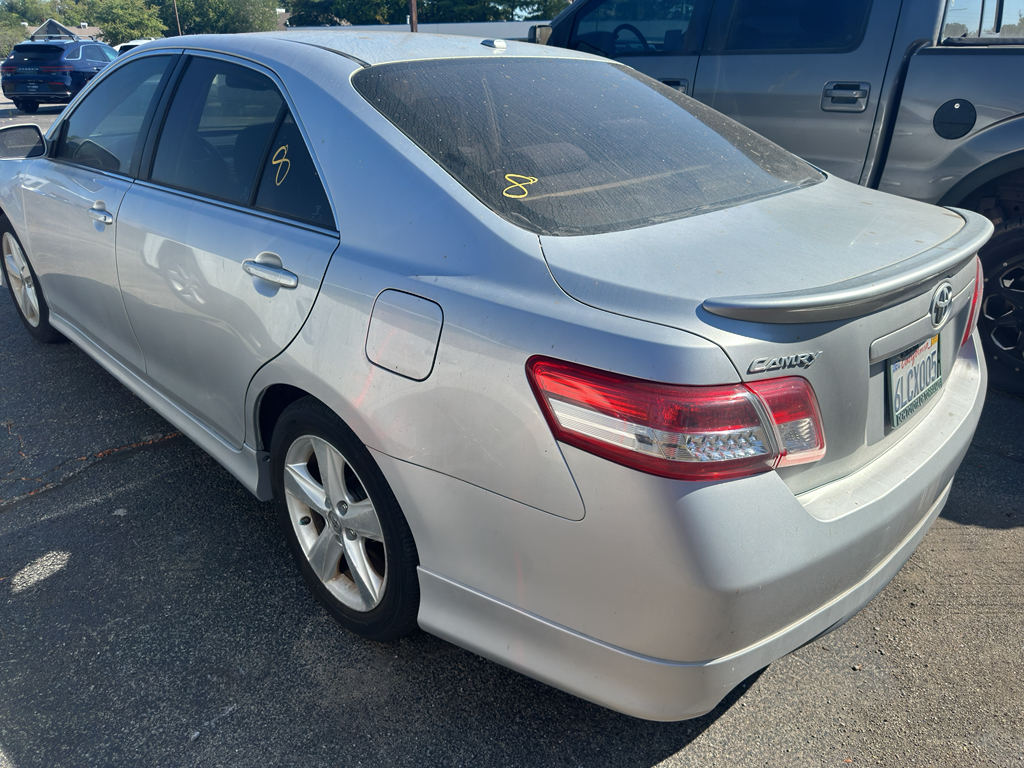 2010 Toyota Camry SE photo 2