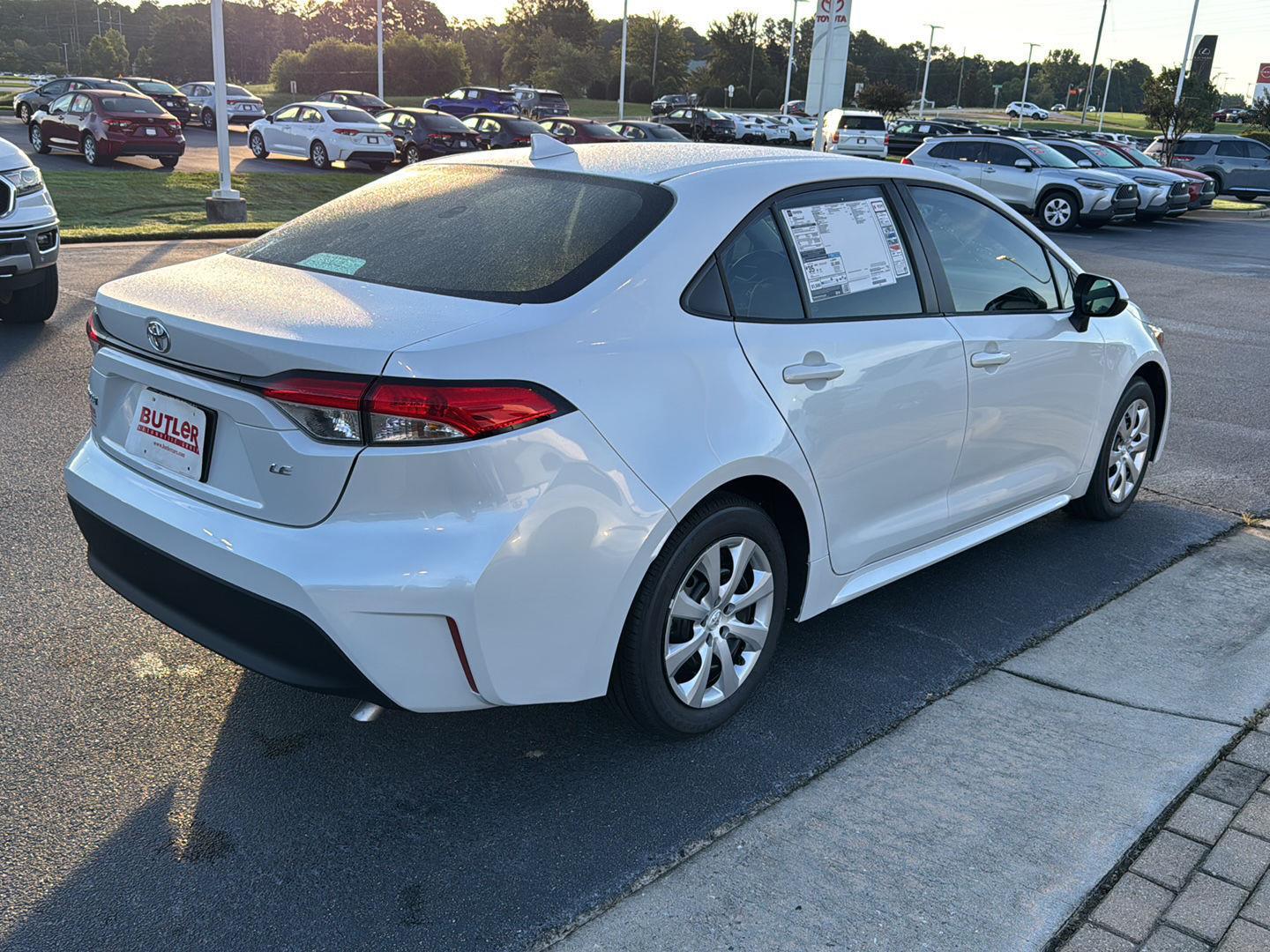 2025 Toyota Corolla LE photo 3