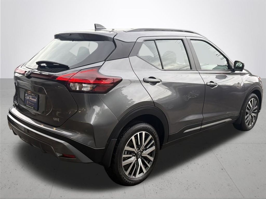 2023 Nissan Kicks SR photo 7