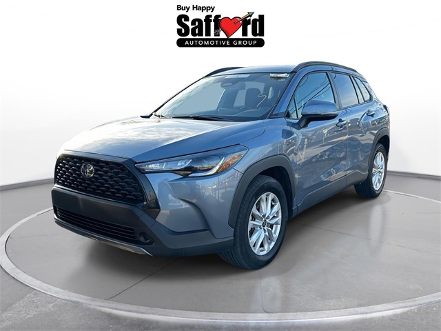 2024 Toyota Corolla Cross LE's photo