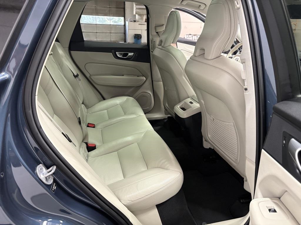 2024 Volvo XC60 B5 Plus photo 23