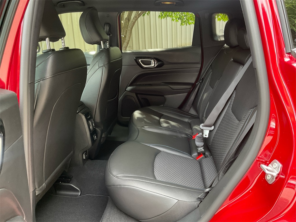 2025 Jeep Compass Latitude photo 28