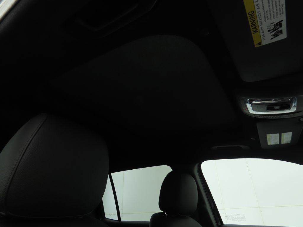 2025 Mercedes Benz GLB 250 photo 18