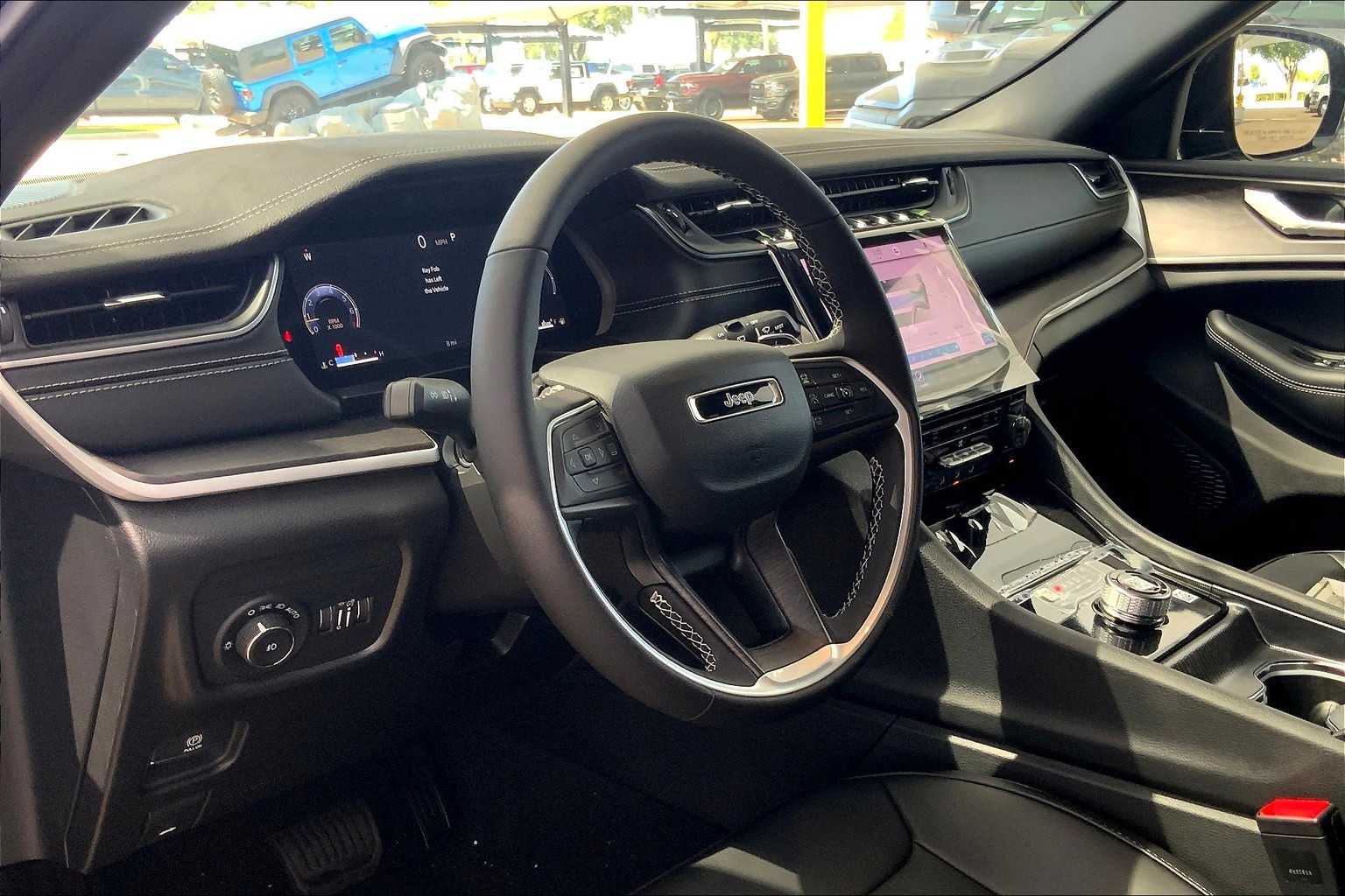 2025 Jeep Grand Cherokee Limited photo 7