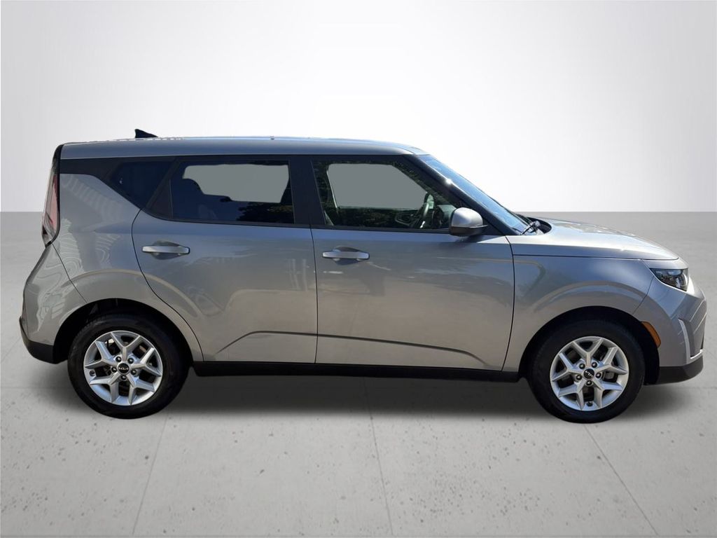 2023 Kia Soul LX photo 6