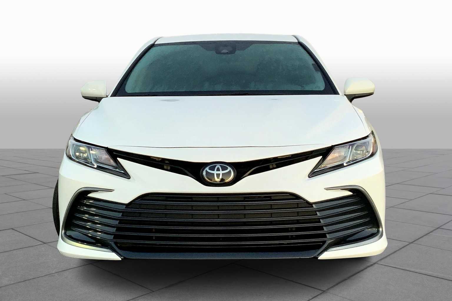 2023 Toyota Camry LE photo 3