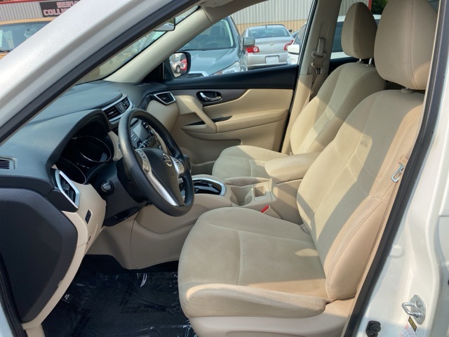 2016 Nissan Rogue SV photo 9
