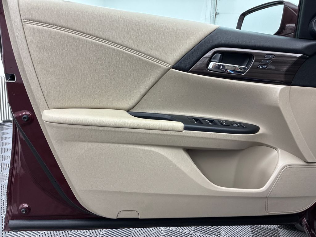 2017 Honda Accord EX-L photo 10