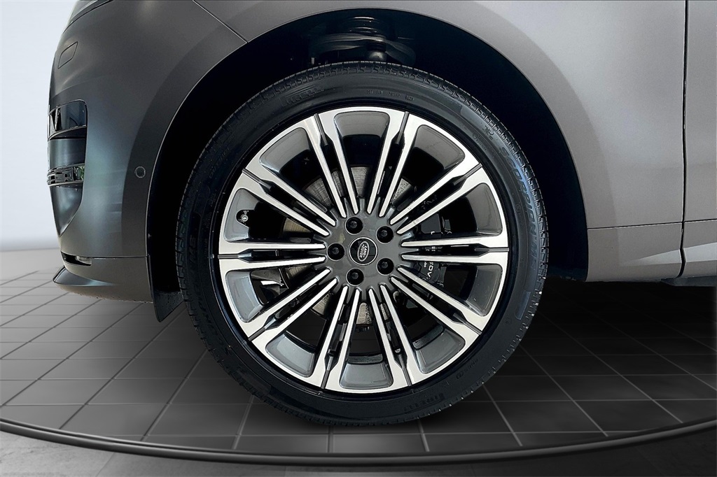 2025 Land Rover Range Rover Sport SE photo 11