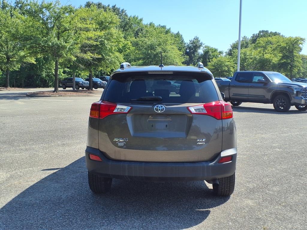 2015 Toyota RAV4 XLE photo 6