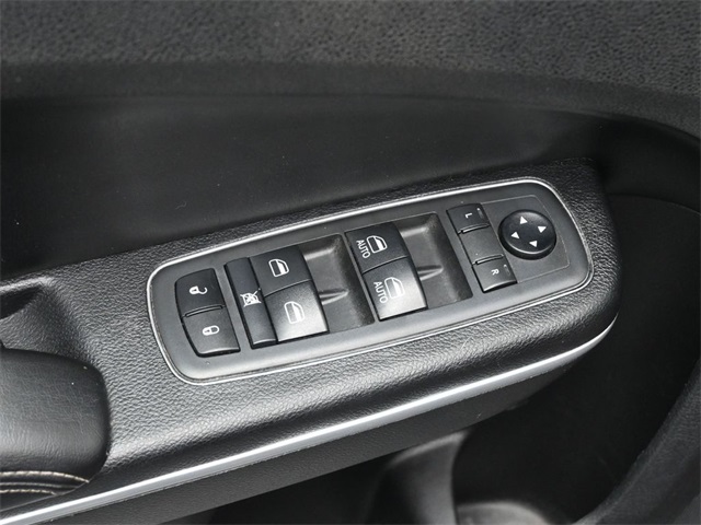 2021 Chrysler 300 S photo 12