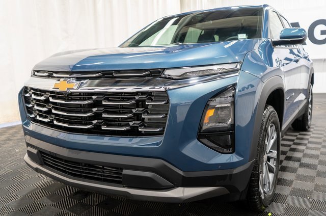 2026 Chevrolet Equinox LT photo 2