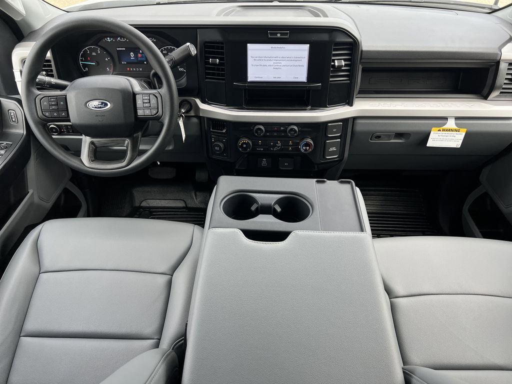 2026 Ford F-350 XLT photo 2