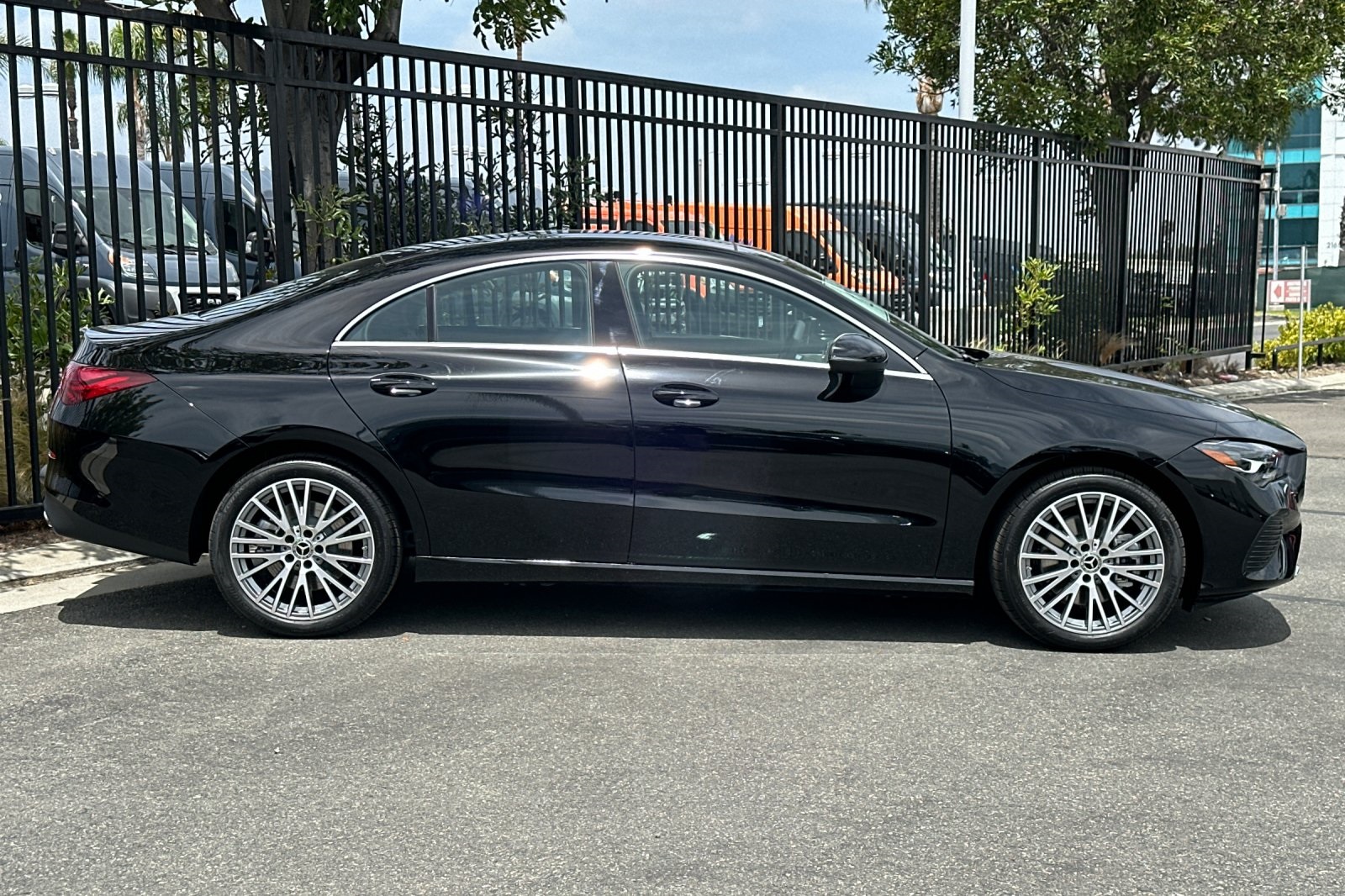 2025 Mercedes Benz CLA 250 4MATIC photo 4