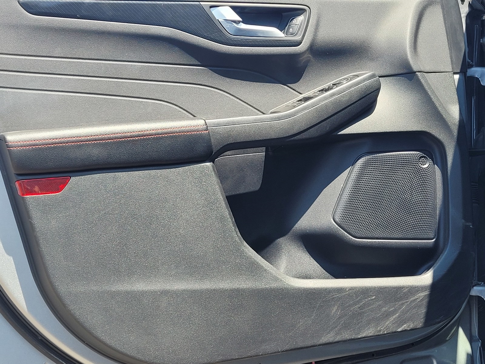 2023 Ford Escape ST-Line photo 17