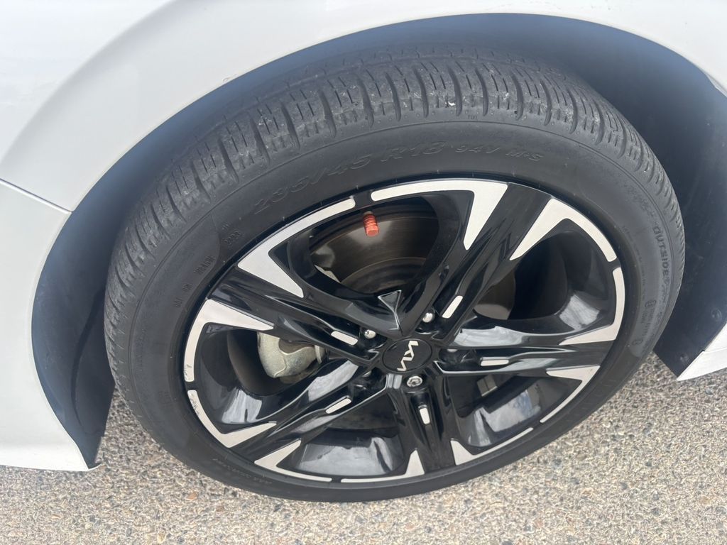 2024 Kia K5 GT-Line photo 11