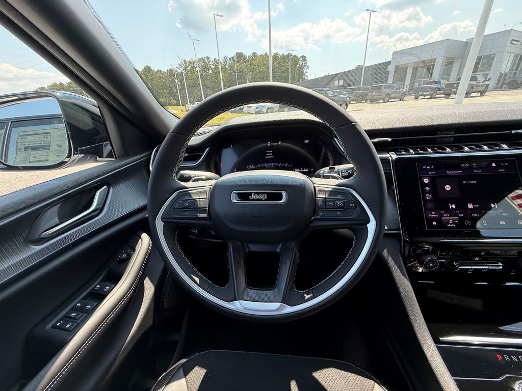 2025 Jeep Grand Cherokee Altitude photo 12