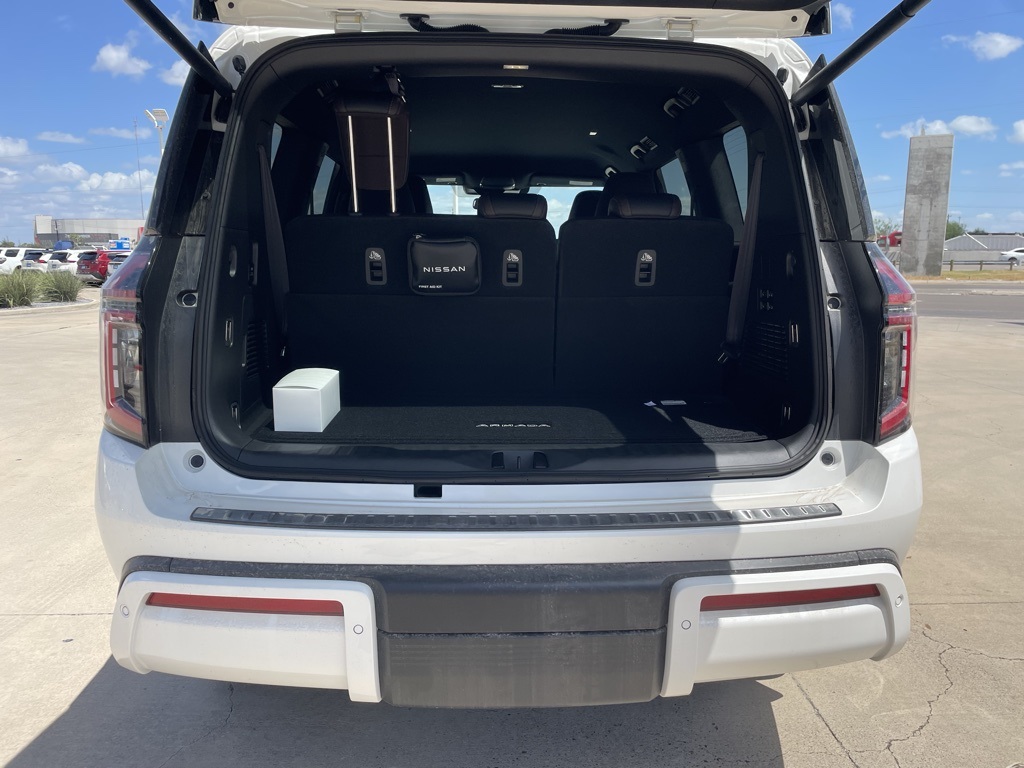 2025 Nissan Armada SL photo 5