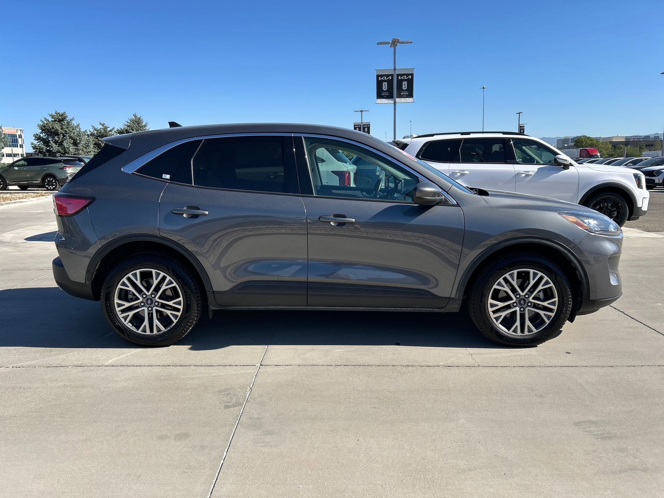 2022 Ford Escape SEL photo 2