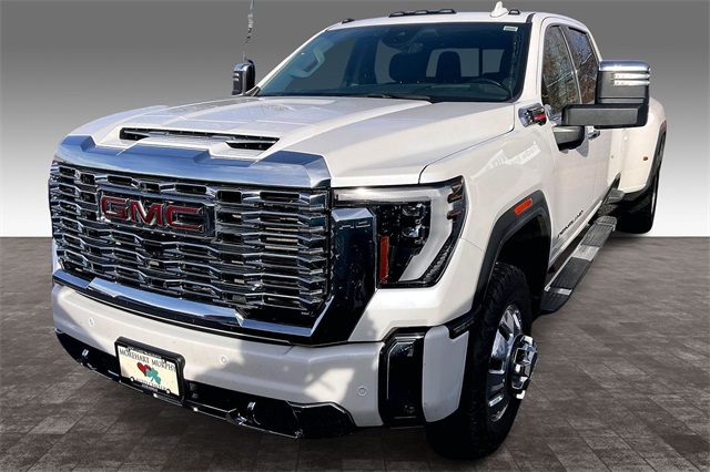 2024 GMC Sierra 3500HD Denali's photo