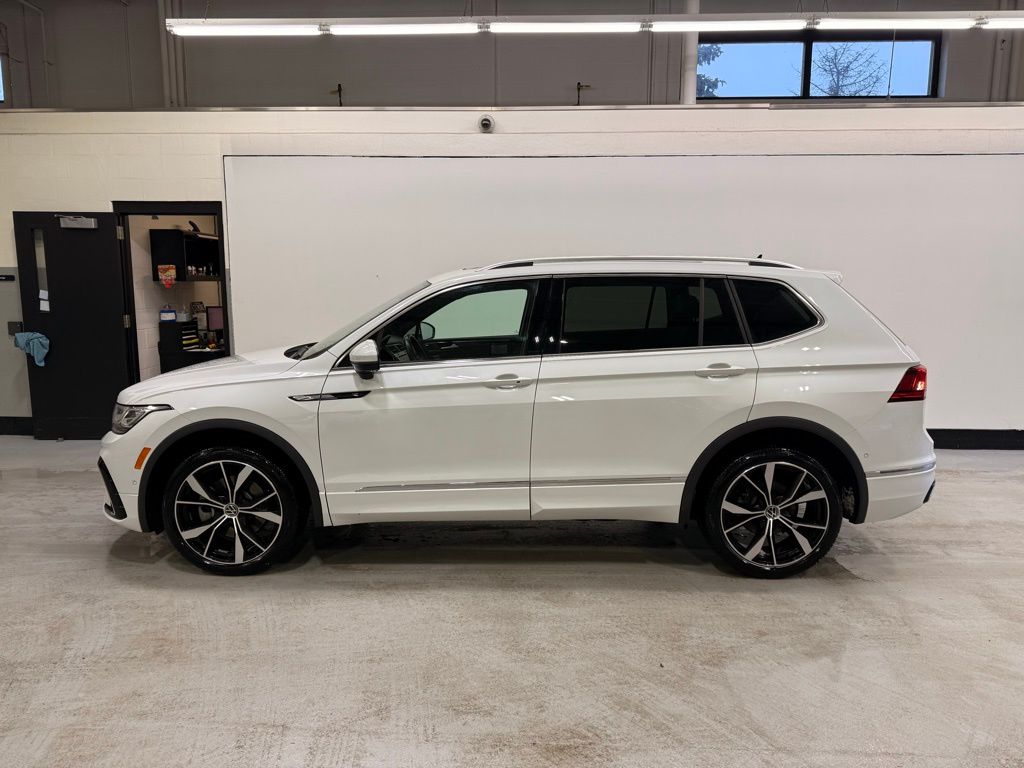 Used 2024 Volkswagen Tiguan SEL R-LINE with VIN 3VV4B7AX0RM069346 for sale in Golden Valley, Minnesota