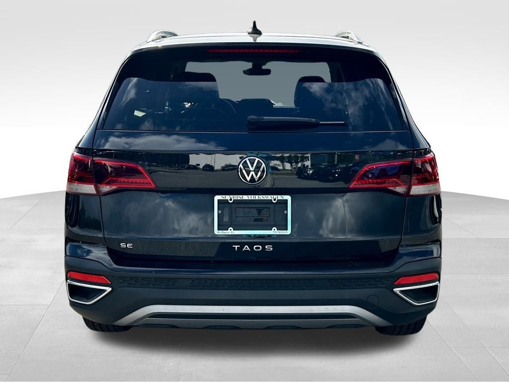2024 Volkswagen Taos SE photo 4